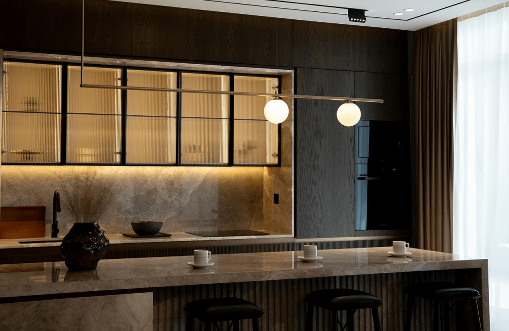 Build Modern Homes 8 Luxurious living room with modern fixtures